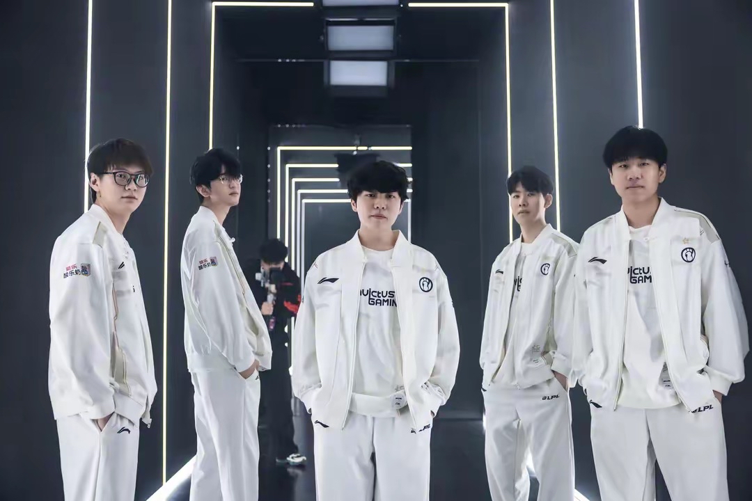 之中的超然 之中的超然